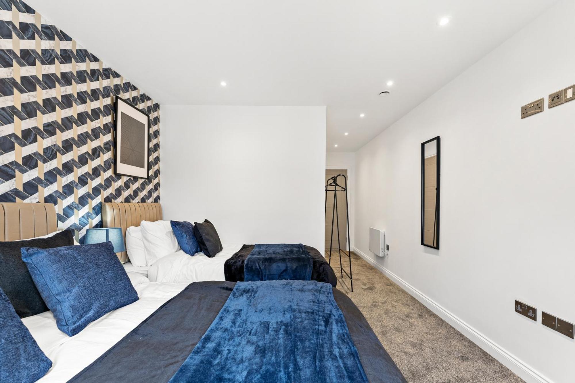 Stylish Large Leeds Apartment - Parking ภายนอก รูปภาพ