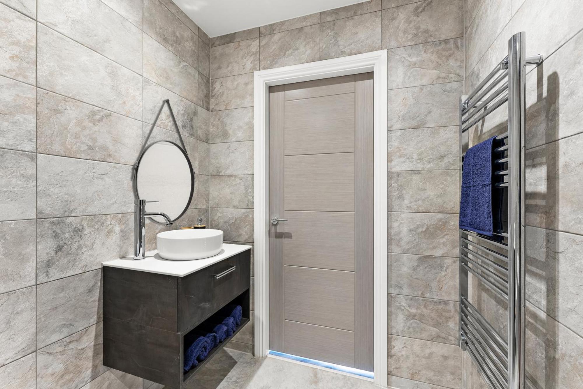 Stylish Large Leeds Apartment - Parking ภายนอก รูปภาพ